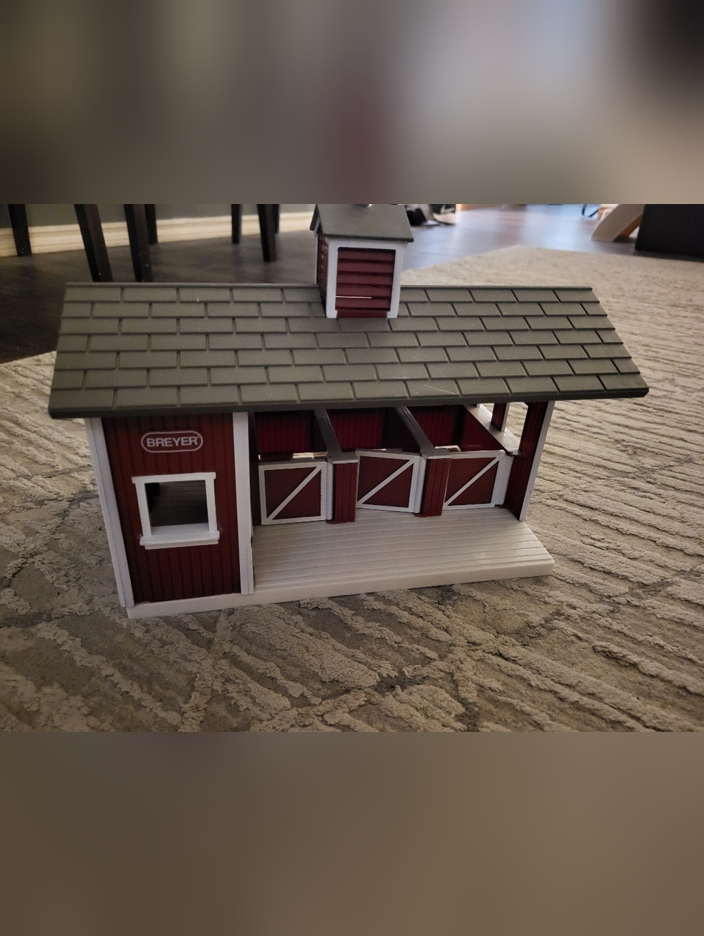 Breyer Red Stablemates Stable and Accessories